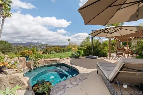 Exterior - 328 Montecito Gln, Escondido, CA 92025 photo 6 of 14
