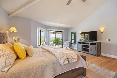 Bedroom - 328 Montecito Gln, Escondido, CA 92025 photo 2 of 4