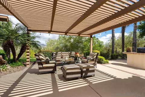 Exterior - 328 Montecito Gln, Escondido, CA 92025 photo 8 of 14