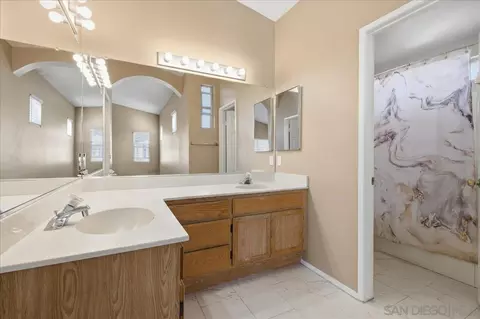Bath - 3143 Lamar Ct, Spring Valley, CA 91977 photo 3 of 4