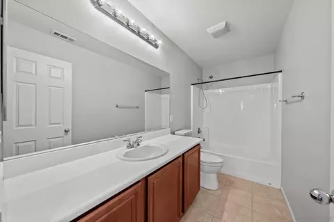 Bath - 34081 Clovis Way, Wildomar, CA 92595 photo 2 of 2