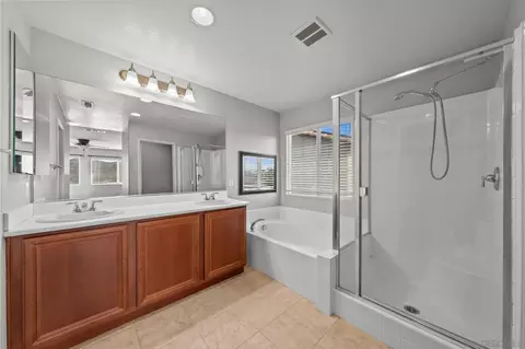 Bath - 34081 Clovis Way, Wildomar, CA 92595 photo 1 of 2