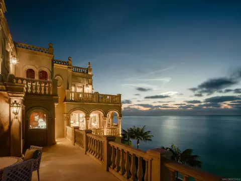 View/Area - 1900 Spindrift Dr, La Jolla, CA 92037 photo 1 of 5