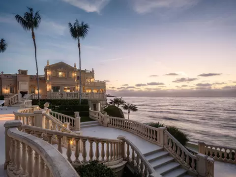 View/Area - 1900 Spindrift Dr, La Jolla, CA 92037 photo 3 of 5