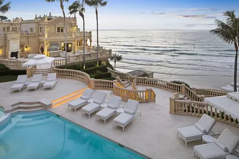 Exterior - 1900 Spindrift Dr, La Jolla, CA 92037 photo 1 of 6