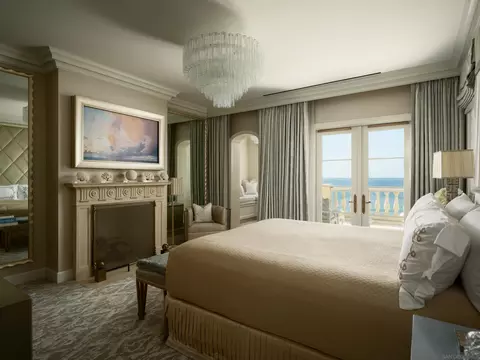 Bedroom - 1900 Spindrift Dr, La Jolla, CA 92037 photo 2 of 2