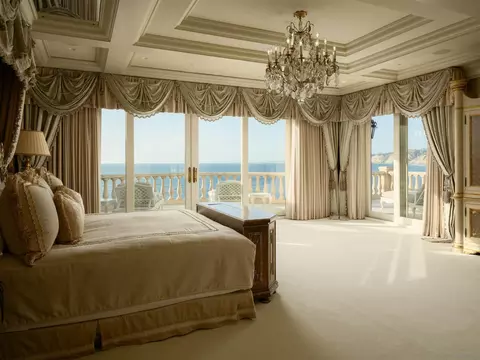 Bedroom - 1900 Spindrift Dr, La Jolla, CA 92037 photo 1 of 2