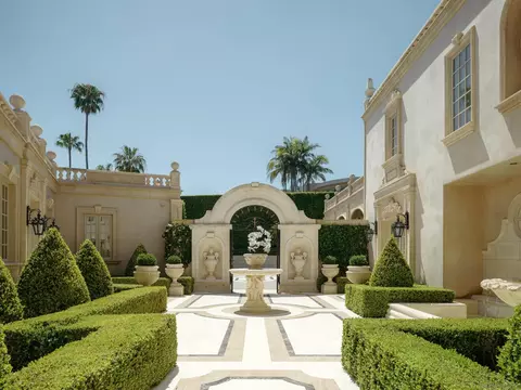 Exterior - 1900 Spindrift Dr, La Jolla, CA 92037 photo 2 of 6