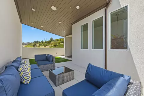 2806 Avella Cir, San Diego, CA 92108