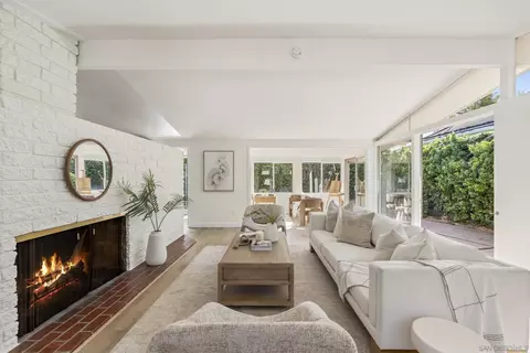 Living - 1010 Alameda, Coronado, CA 92118 photo 3 of 4