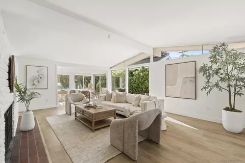 Living - 1010 Alameda, Coronado, CA 92118 photo 2 of 4