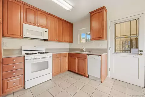 Kitchen - 8060 Shir Mar, El Cajon, CA 92021 photo 3 of 4