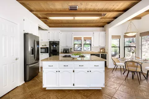 Kitchen - 13154 Glen Circle Rd, Poway, CA 92064 photo 2 of 5