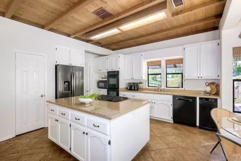 Kitchen - 13154 Glen Circle Rd, Poway, CA 92064 photo 3 of 5