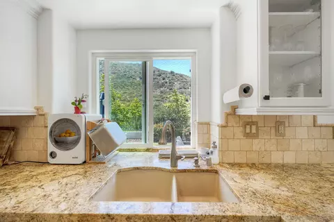Kitchen - 15887 Hidden Valley Dr, Poway, CA 92064 photo 4 of 7