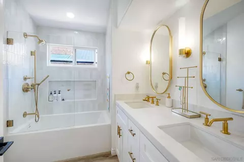 Bath - 15887 Hidden Valley Dr, Poway, CA 92064 photo 4 of 4