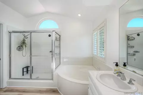 Bath - 15887 Hidden Valley Dr, Poway, CA 92064 photo 3 of 4