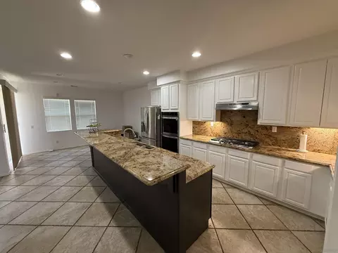 Kitchen - 543 Silverhawk Dr, Corona, CA 92879 photo 2 of 5