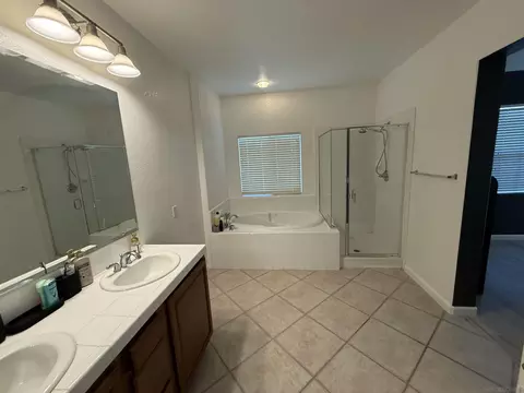 Bath - 543 Silverhawk Dr, Corona, CA 92879 photo 1 of 1