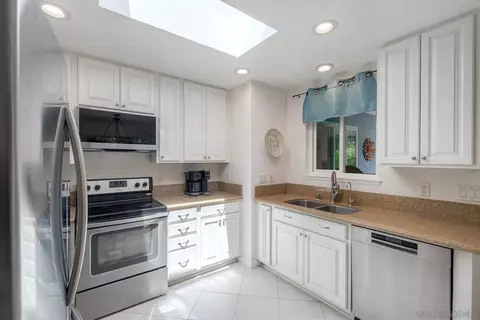 Kitchen - 3597 Pear Blossom Dr, Oceanside, CA 92057 photo 2 of 4