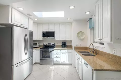 Kitchen - 3597 Pear Blossom Dr, Oceanside, CA 92057 photo 3 of 4