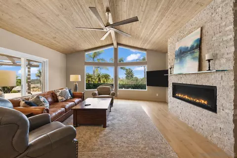 Living - 15925 Lime Grove Rd, Poway, CA 92064 photo 1 of 4