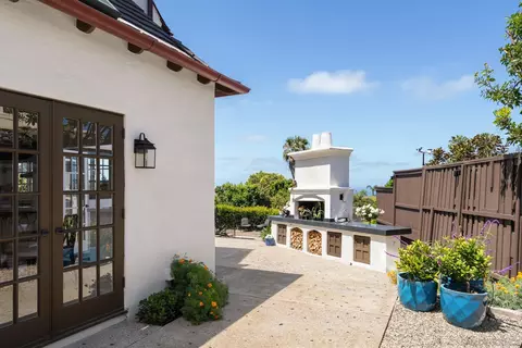 Exterior - 6714 Muirlands, La Jolla, CA 92037 photo 5 of 6