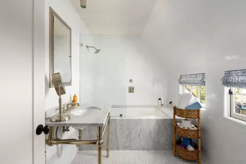 Bath - 6714 Muirlands, La Jolla, CA 92037 photo 4 of 5