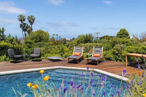 Exterior - 6714 Muirlands, La Jolla, CA 92037 photo 4 of 6