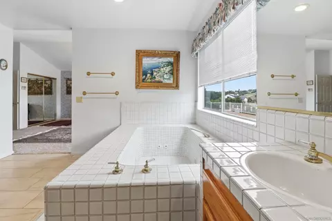 Bath - 3844 Alta Vis, Fallbrook, CA 92028 photo 4 of 7