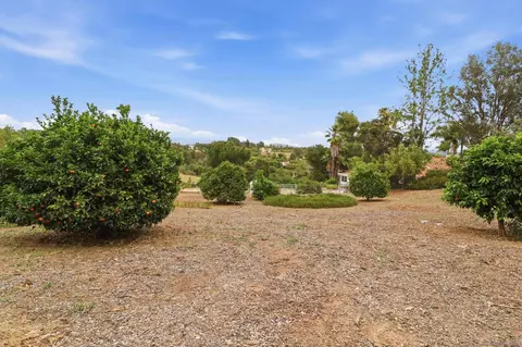 Exterior - 3844 Alta Vis, Fallbrook, CA 92028 photo 10 of 17