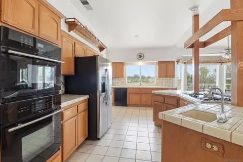 Kitchen - 3844 Alta Vis, Fallbrook, CA 92028 photo 3 of 4