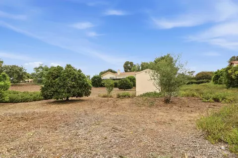 Exterior - 3844 Alta Vis, Fallbrook, CA 92028 photo 8 of 17