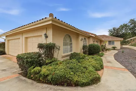 Exterior - 3844 Alta Vis, Fallbrook, CA 92028 photo 5 of 17