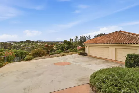Exterior - 3844 Alta Vis, Fallbrook, CA 92028 photo 3 of 17