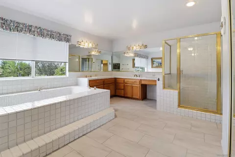 Bath - 3844 Alta Vis, Fallbrook, CA 92028 photo 2 of 7