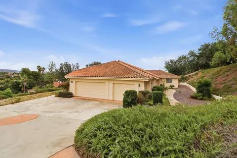 Exterior - 3844 Alta Vis, Fallbrook, CA 92028 photo 4 of 17