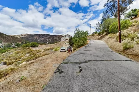 Exterior - 833 Cochran Trl, El Cajon, CA 92019 photo 23 of 25