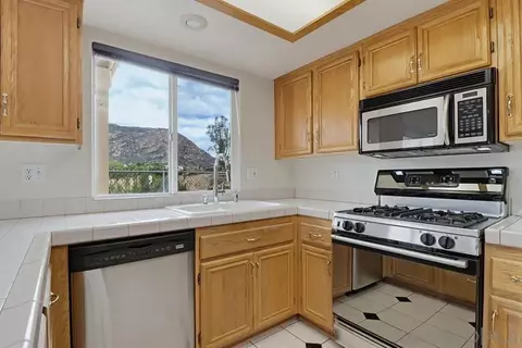 Kitchen - 833 Cochran Trl, El Cajon, CA 92019 photo 3 of 5