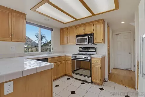Kitchen - 833 Cochran Trl, El Cajon, CA 92019 photo 2 of 5
