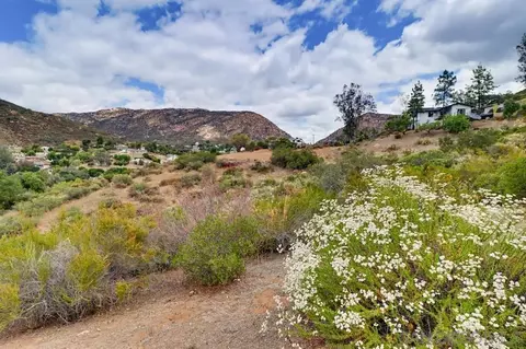 Exterior - 833 Cochran Trl, El Cajon, CA 92019 photo 22 of 25