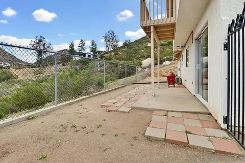 Exterior - 833 Cochran Trl, El Cajon, CA 92019 photo 12 of 25