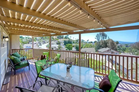 Exterior - 1849 Buckskin Gln, Escondido, CA 92027 photo 2 of 8