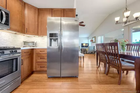 Kitchen - 1849 Buckskin Gln, Escondido, CA 92027 photo 2 of 3