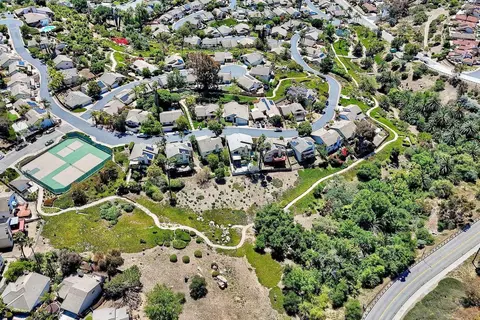 View/Area - 1849 Buckskin Gln, Escondido, CA 92027 photo 9 of 10