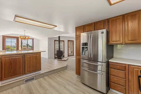 Kitchen - 387 12 Ocean View Ave, Encinitas, CA 92024 photo 2 of 2