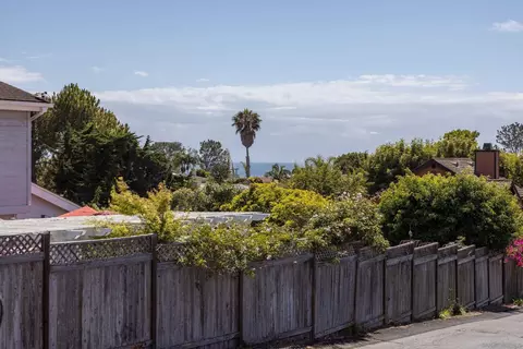 View/Area - 387 12 Ocean View Ave, Encinitas, CA 92024 photo 2 of 3