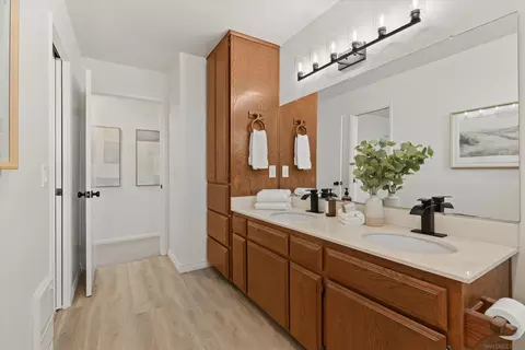 Bath - 387 12 Ocean View Ave, Encinitas, CA 92024 photo 2 of 4