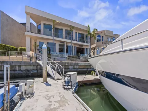 Exterior - 3 Green Turtle Rd, Coronado, CA 92118 photo 2 of 9