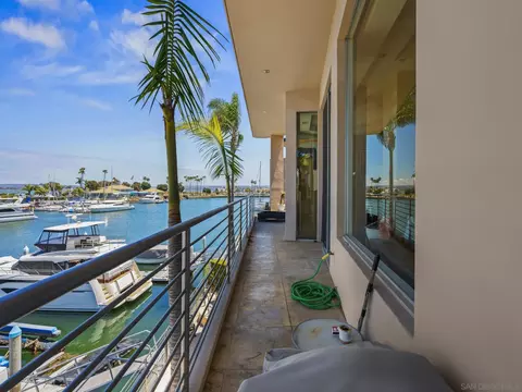 Exterior - 3 Green Turtle Rd, Coronado, CA 92118 photo 8 of 9